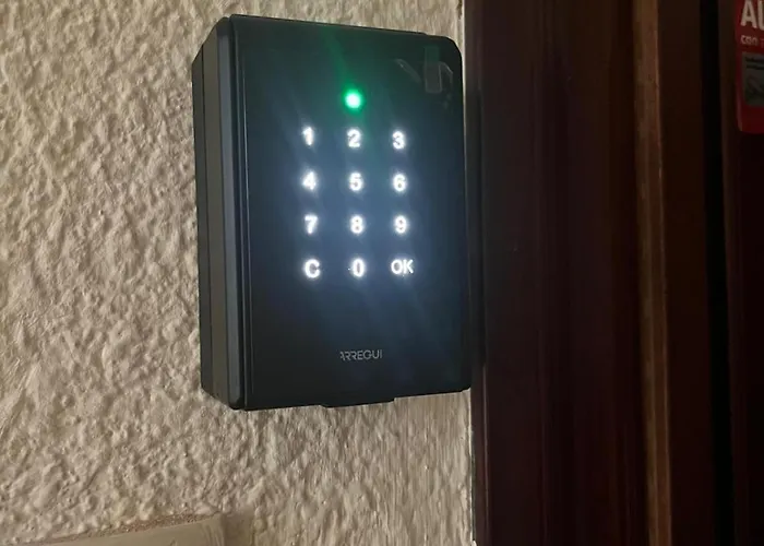 Piso Avenida De Madrid サラゴサ